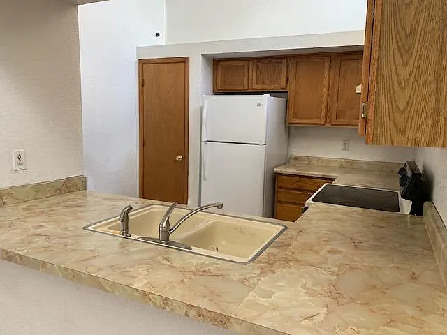 1008 Galvan Dr — Photo 7