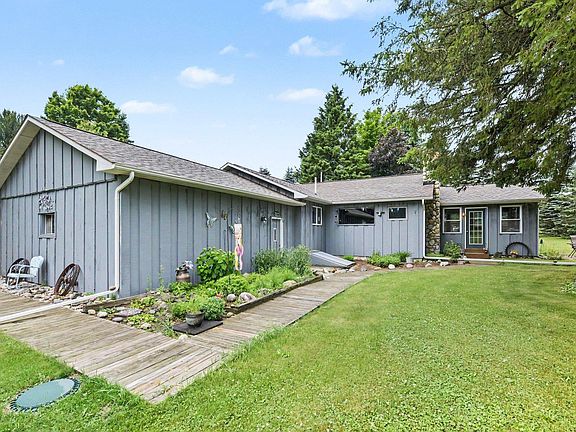 5th image of 3091 Lake Ann Rd