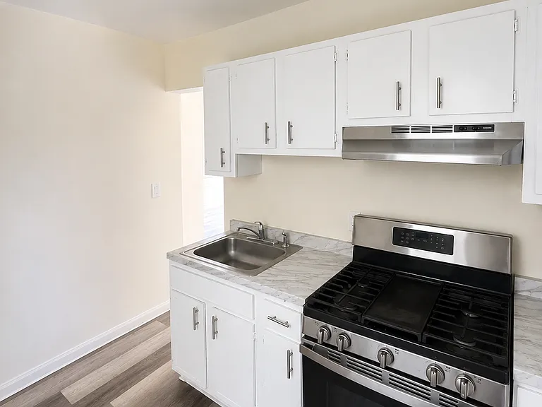 7 Brown Ave #2 — Photo 8