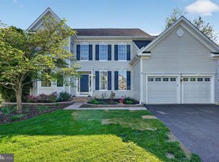 17565 Brookville Ct, Round Hill, VA 20141