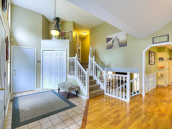 Spacious Entryway