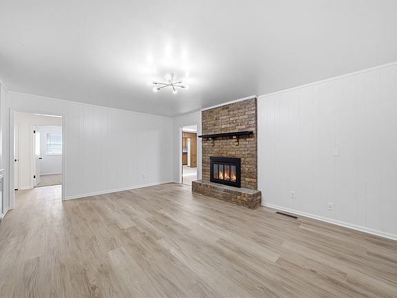 5th image of 3008 S Elm Ave