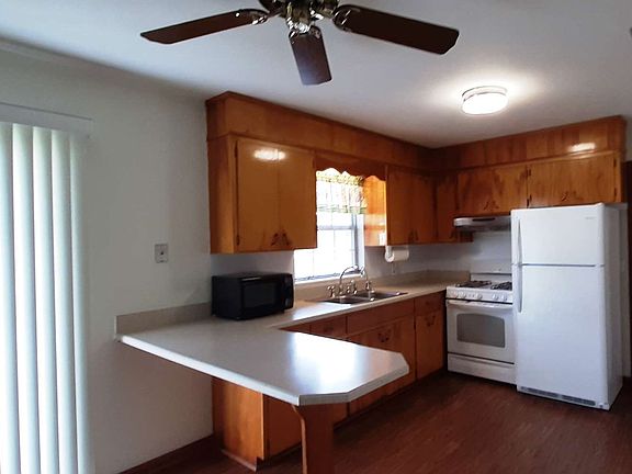 4th image of 909 NE Coldwater Ave
