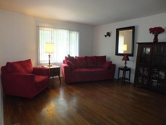 5th image of 554 Empire Dr