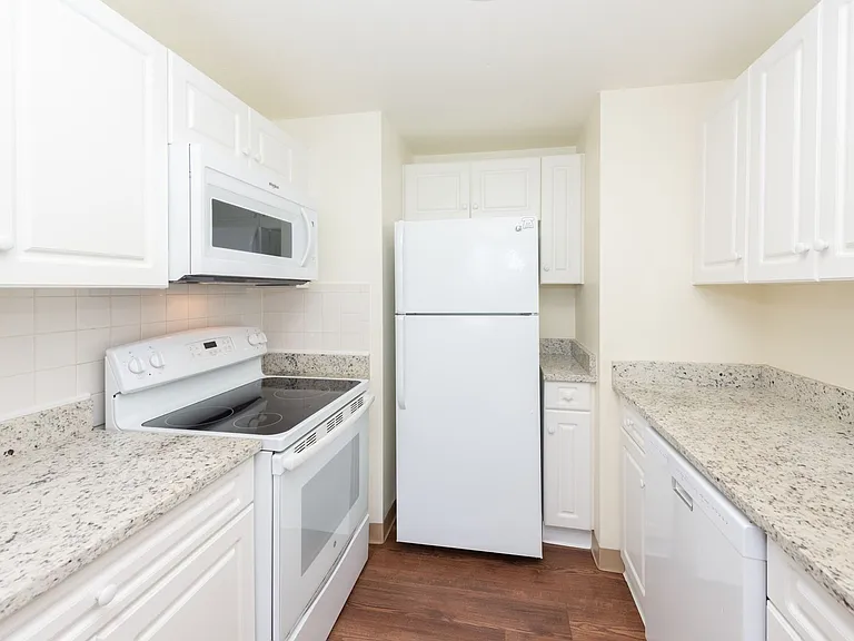 Lakewood Apartments — Photo 30