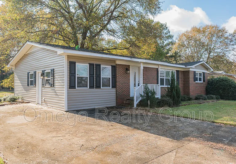 1808 Wilson Dr — Photo 2