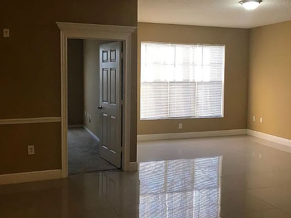 3rd image of 5524 Metrowest Blvd Unit 203