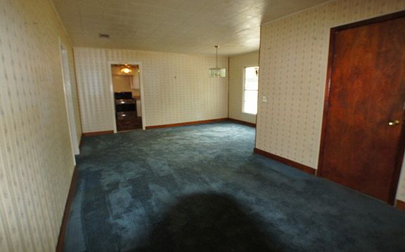 4th image of 1000 Meadow Park Dr