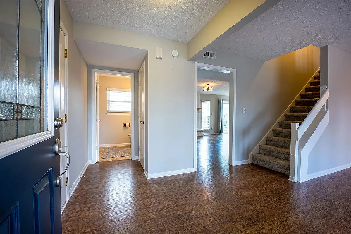 Building Photo - 7135 Seven Oaks Dr E