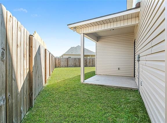4th image of 588 Claiborne Trails Dr