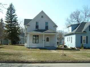 722 Cottonwood St, Grand Forks, ND 58201