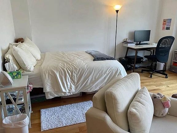 3rd image of 220 E 60th St APT 7M