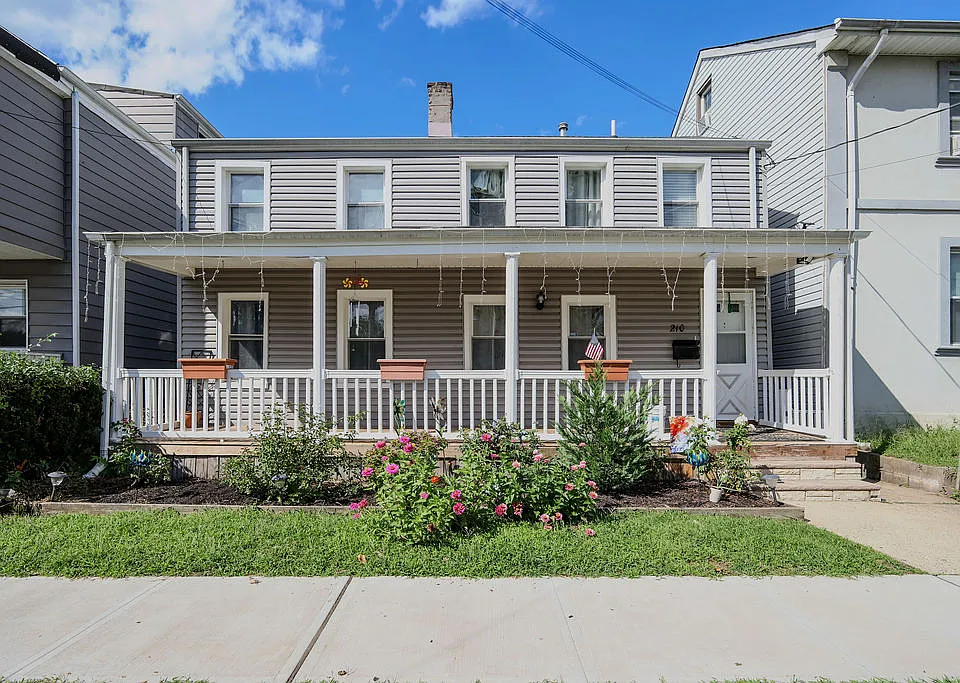 210 Lafayette St
