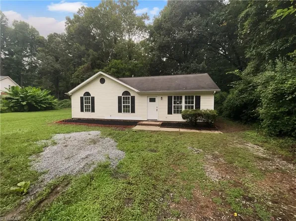 2816 Cypress Park Rd, Greensboro, NC 27407