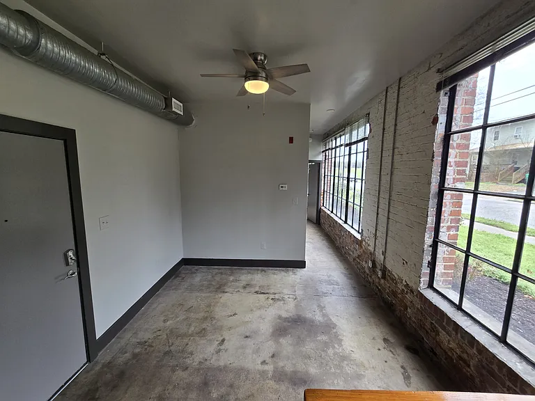 122 Pine St #15 — Photo 9
