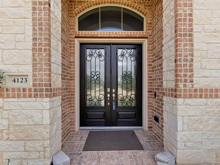 4123 Abigail Way — Photo 2