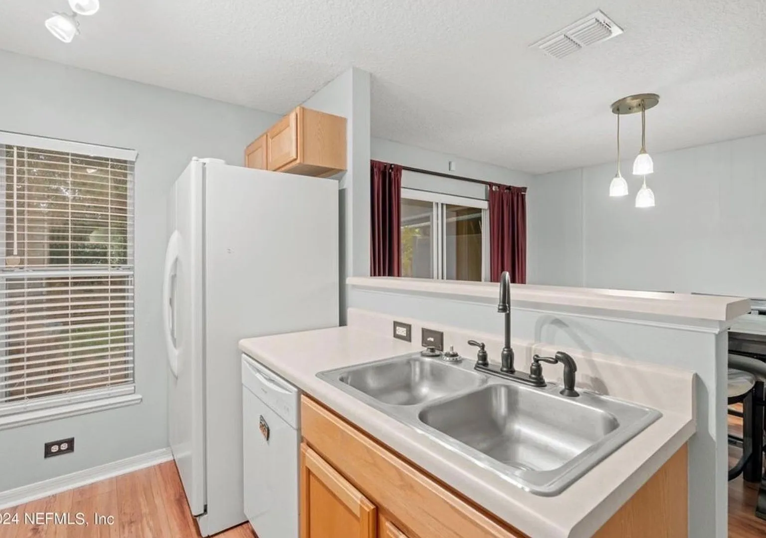 Charming 3BR Townhome in Jacksonville — Photo 4