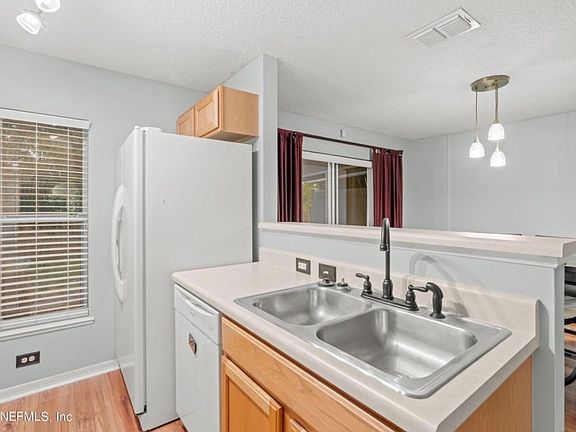 4th image of 11565 Hickory Oak Dr