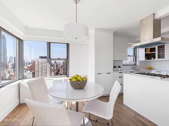 4th image of 360 E 72nd St APT C3500
