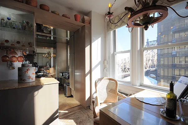 Sold by Aclawrence | media 5
