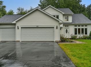 438 Aristocrat Dr, Bolingbrook, IL 60490