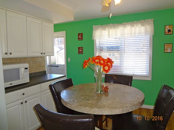 BEAUTIFULLY UPDATED EIK.