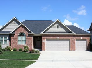 1051 Devonshire Dr S, Sycamore, IL 60178