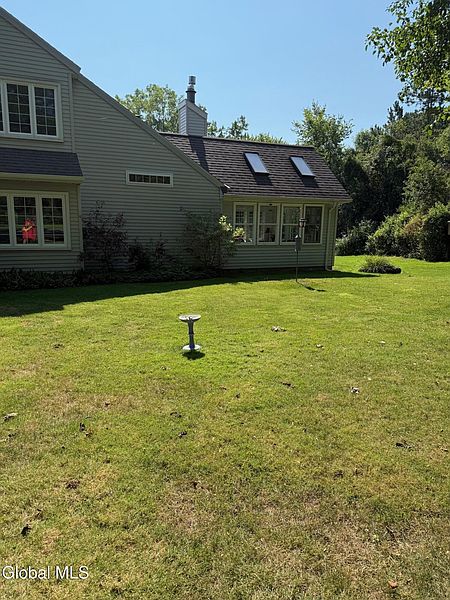 3rd image of 28 Carrie Court
