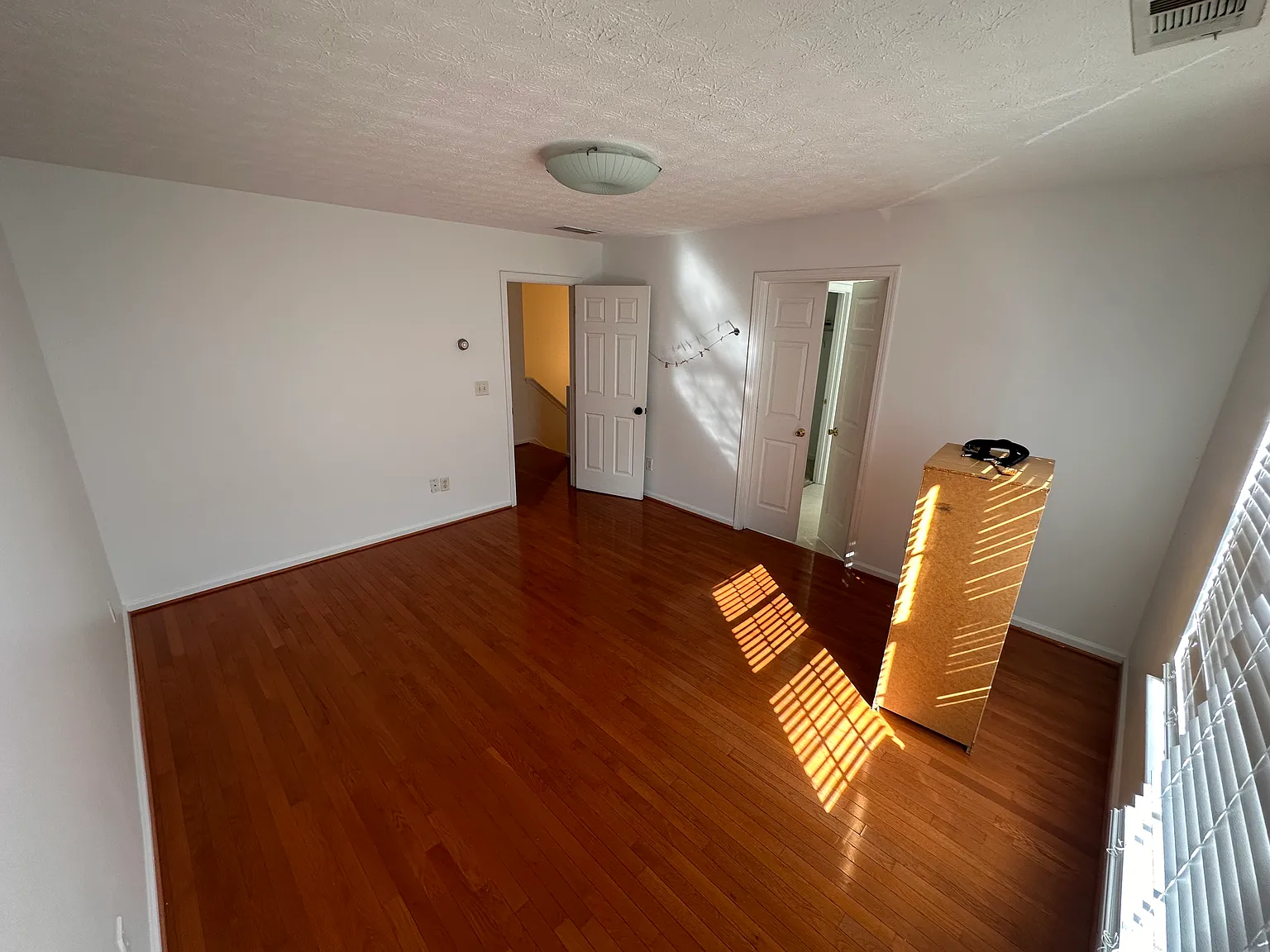 2 bed, 2.5 bath, 1460 sqft, $2,050 — Photo 4