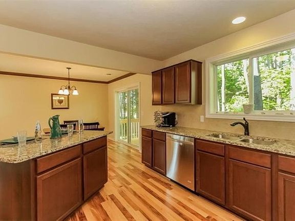 3rd image of 9468 Stone View Dr