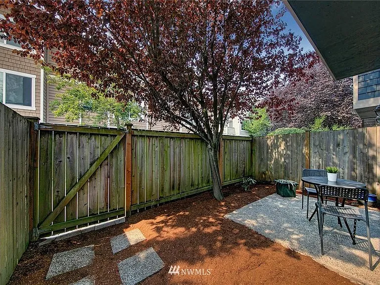 8505 Midvale Ave N #B — Photo 11