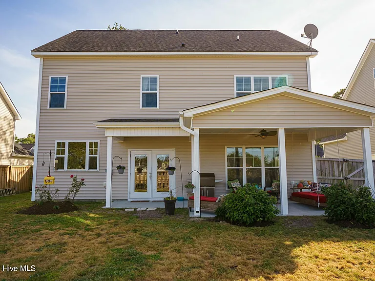562 W Craftsman Way — Photo 7