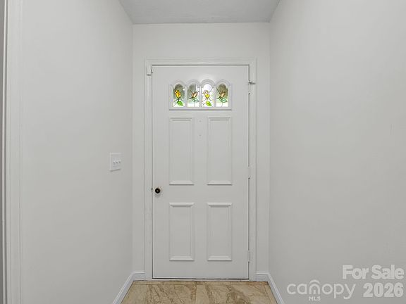 4th image of 11 Deer Run Dr