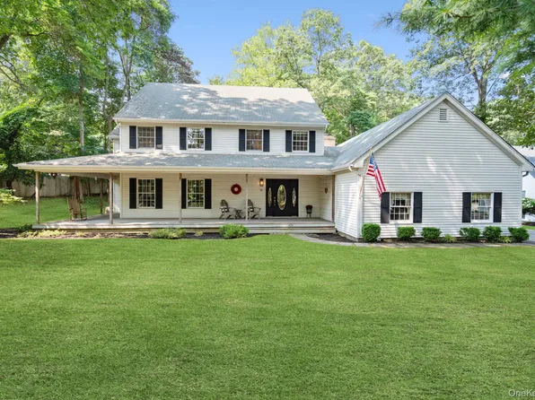 470 Pond Path, East Setauket, NY 11733