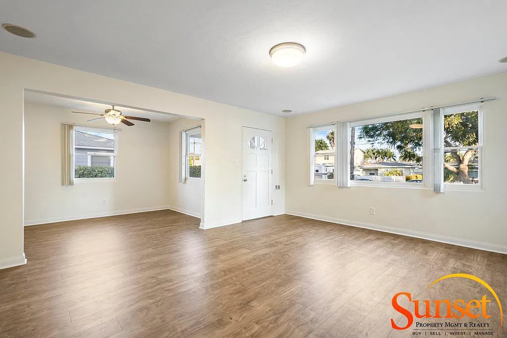 3 bed, 1100 sqft, $3,695 — Photo 1