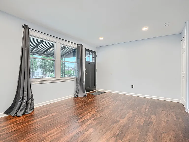 7906 Wynbrook Rd — Photo 8