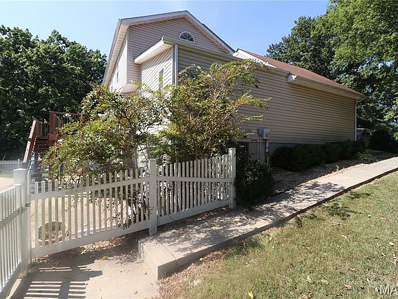 2nd image of 1490 Cole Rd