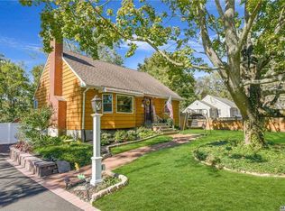 22 Hawkton Pl, Lake Grove, NY 11755