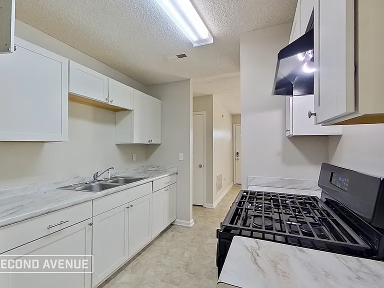 1739 Huntington Dr — Photo 5