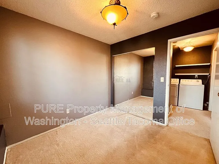 4215 N Vassault St #B — Photo 9