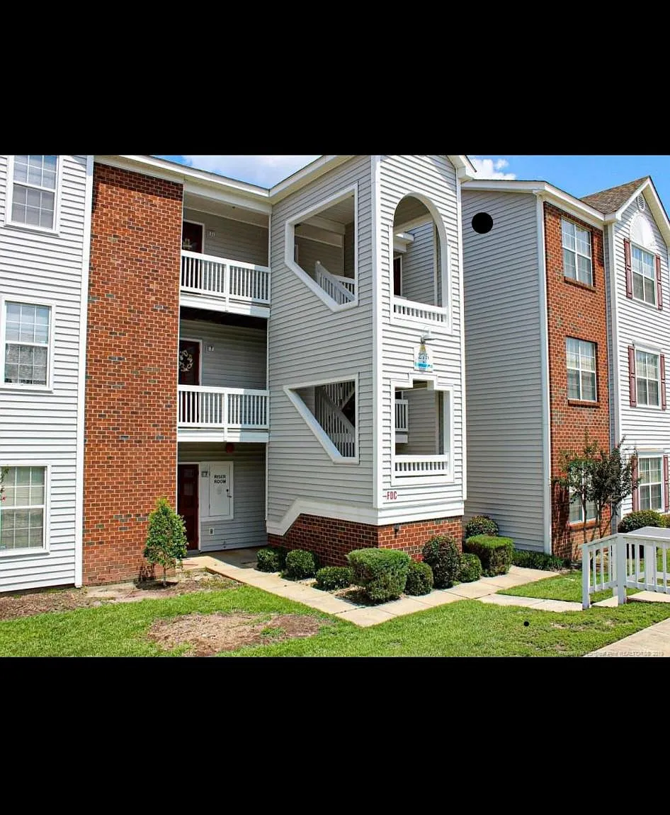 275 Waterdown Dr — Photo 1