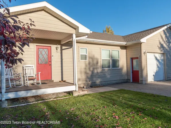 504 Snake River Dr #E2, Alpine, WY 83128