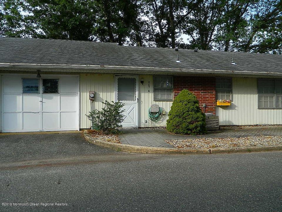 1st image of 267C Kingston Ct