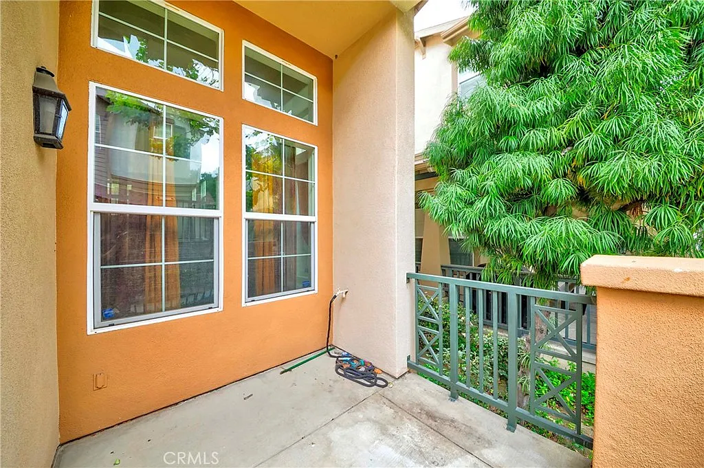 3 bed, 2.5 bath, 1679 sqft, $4,200 — Photo 4