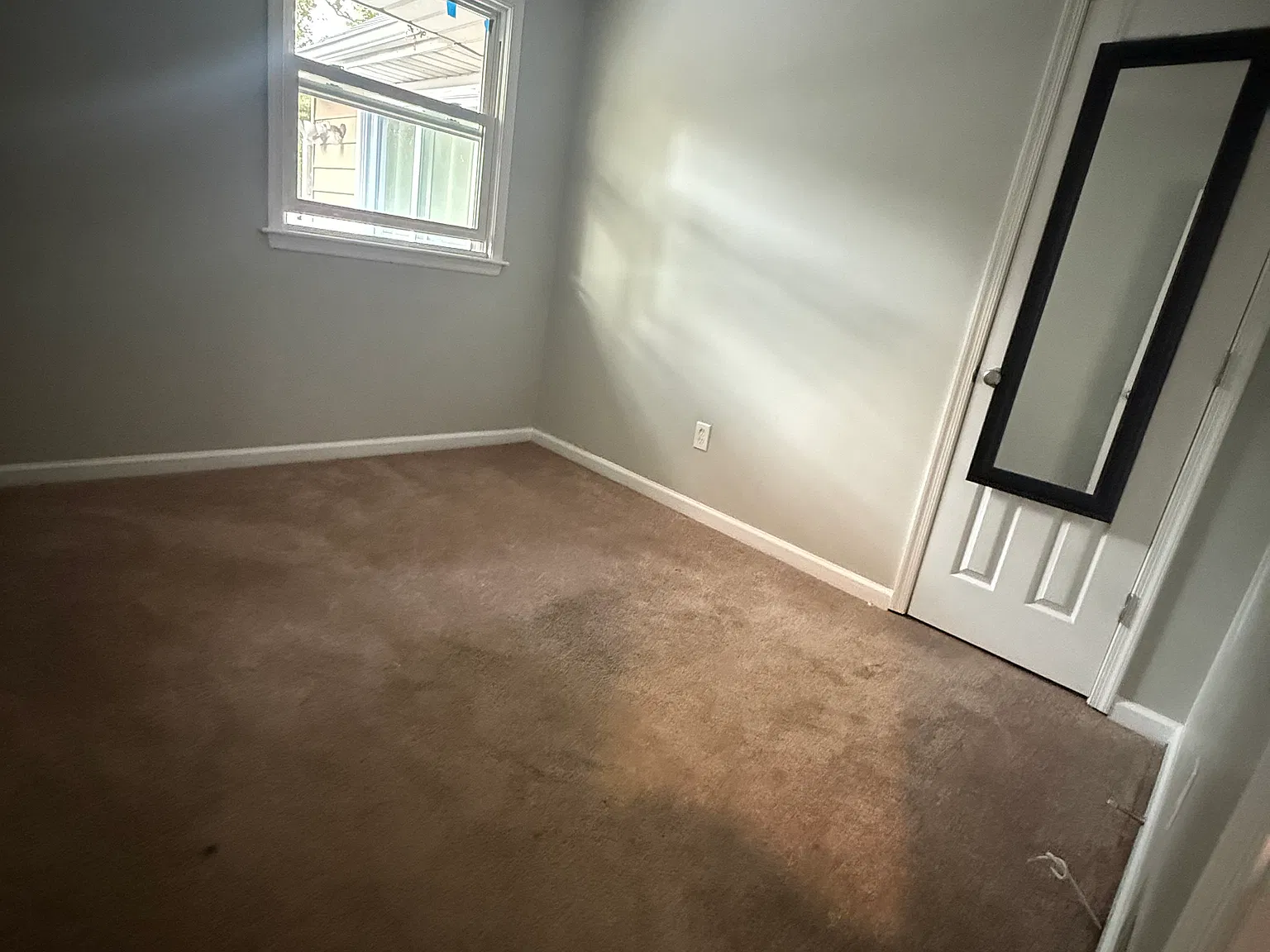 3 bed, 1.5 bath, 1100 sqft, $3,200 — Photo 2