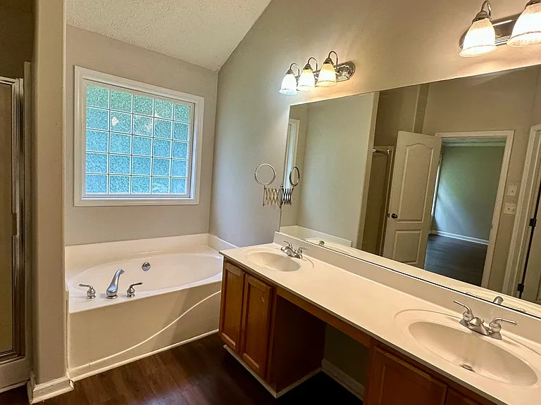 8012 Abington Dr — Photo 17