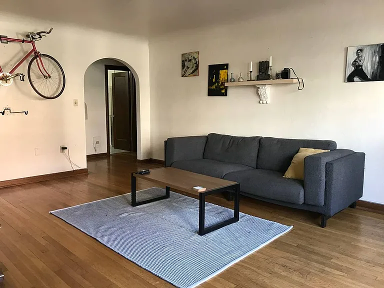 Catalina Apartments — Photo 8