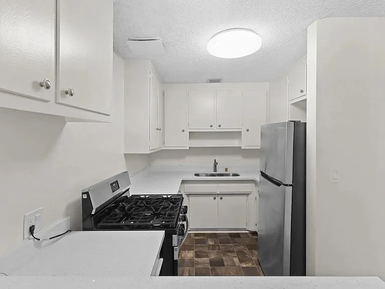 14332 Riverside Dr #5 — Photo 14
