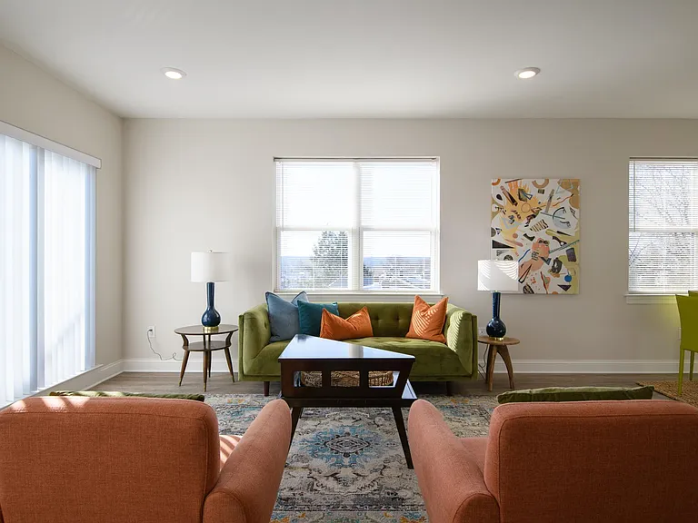 492 Roxborough Ave — Photo 6