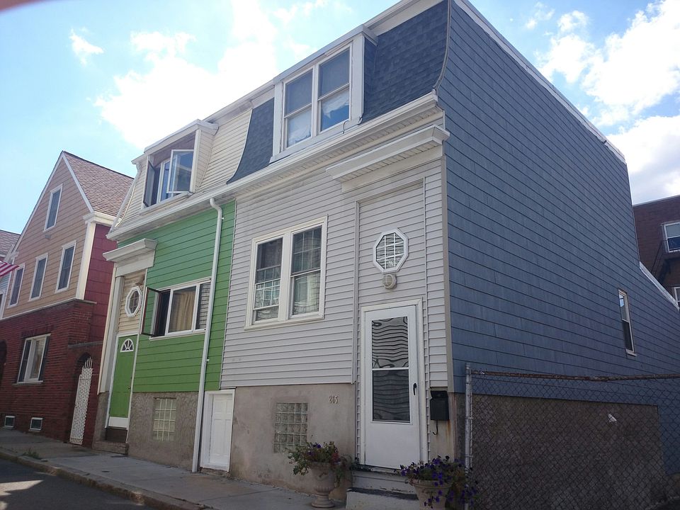 2nd image of 265 Gold St